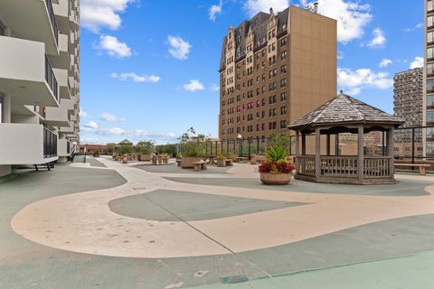 Tiny photo for 6033 N Sheridan Road #7C, Chicago, IL 60660 (MLS # 12506071)