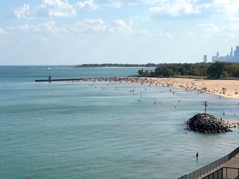 Tiny photo for 6033 N Sheridan Road #7C, Chicago, IL 60660 (MLS # 12506071)