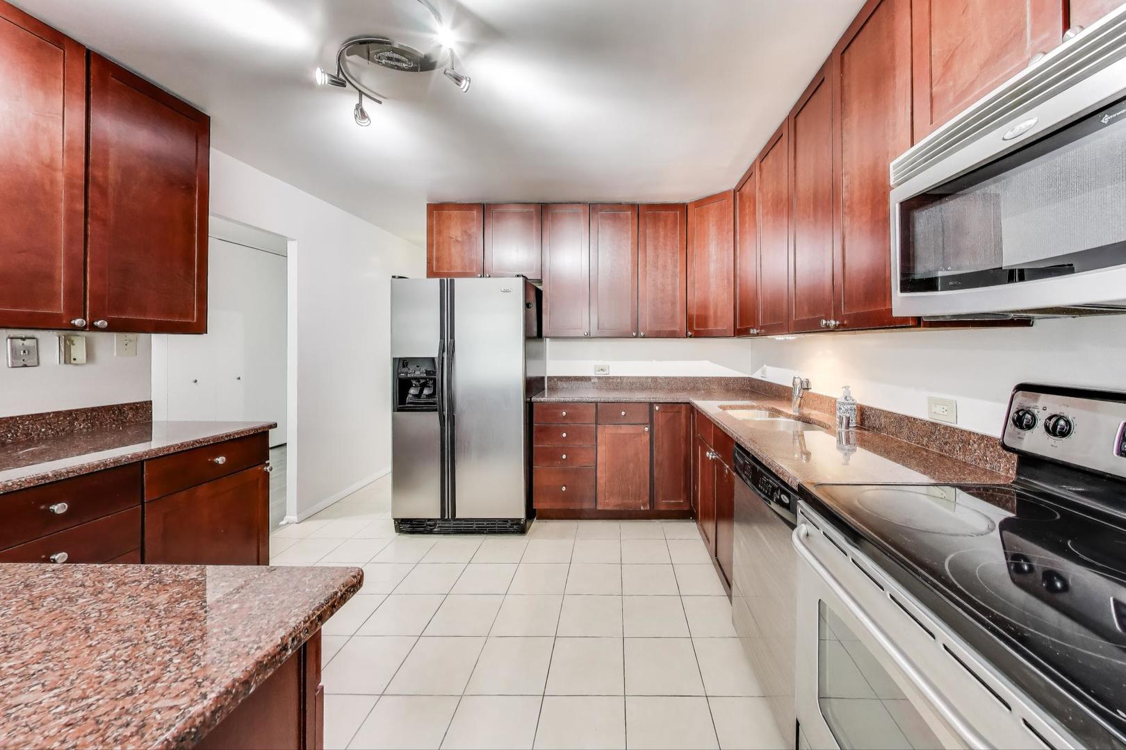 6145 N Sheridan Road 27D