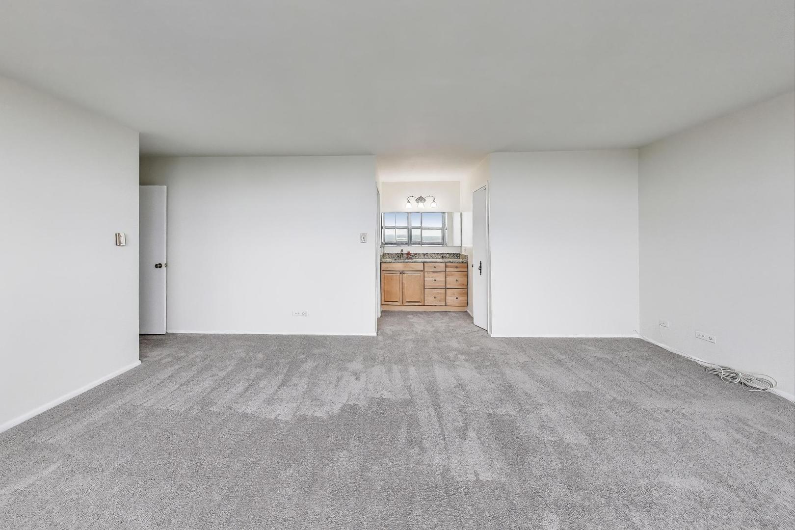 6145 N Sheridan Road 27D