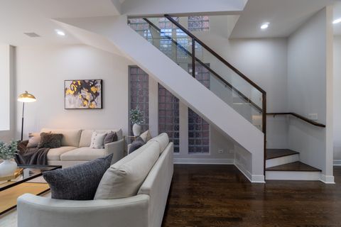 Tiny photo for 908 N Winchester Avenue, Chicago, IL 60622 (MLS # 12541916)