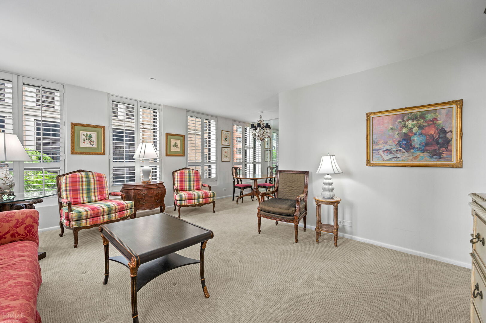 260 E Chestnut Street 512