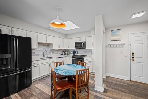 Tiny photo for 7041 W Touhy Avenue #607, Niles, IL 60714 (MLS # 12558994)