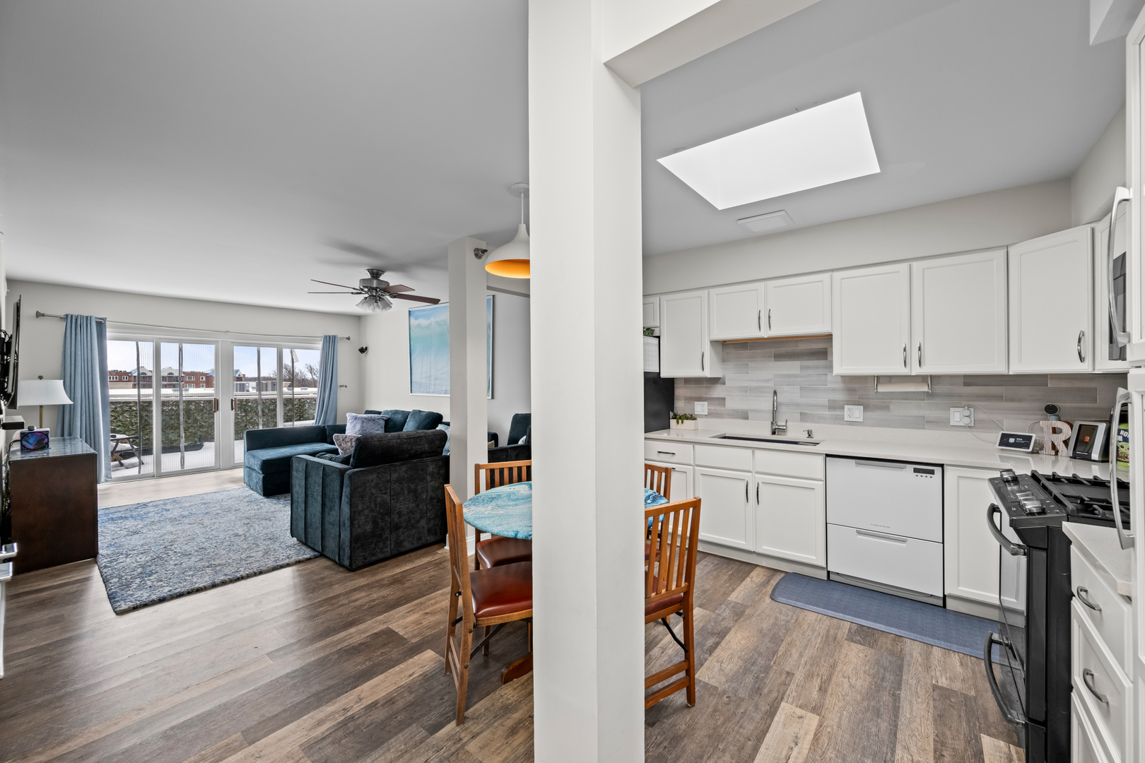 7041 W Touhy Avenue 607