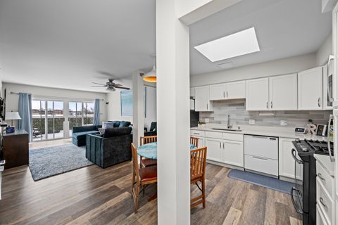 Tiny photo for 7041 W Touhy Avenue #607, Niles, IL 60714 (MLS # 12558994)