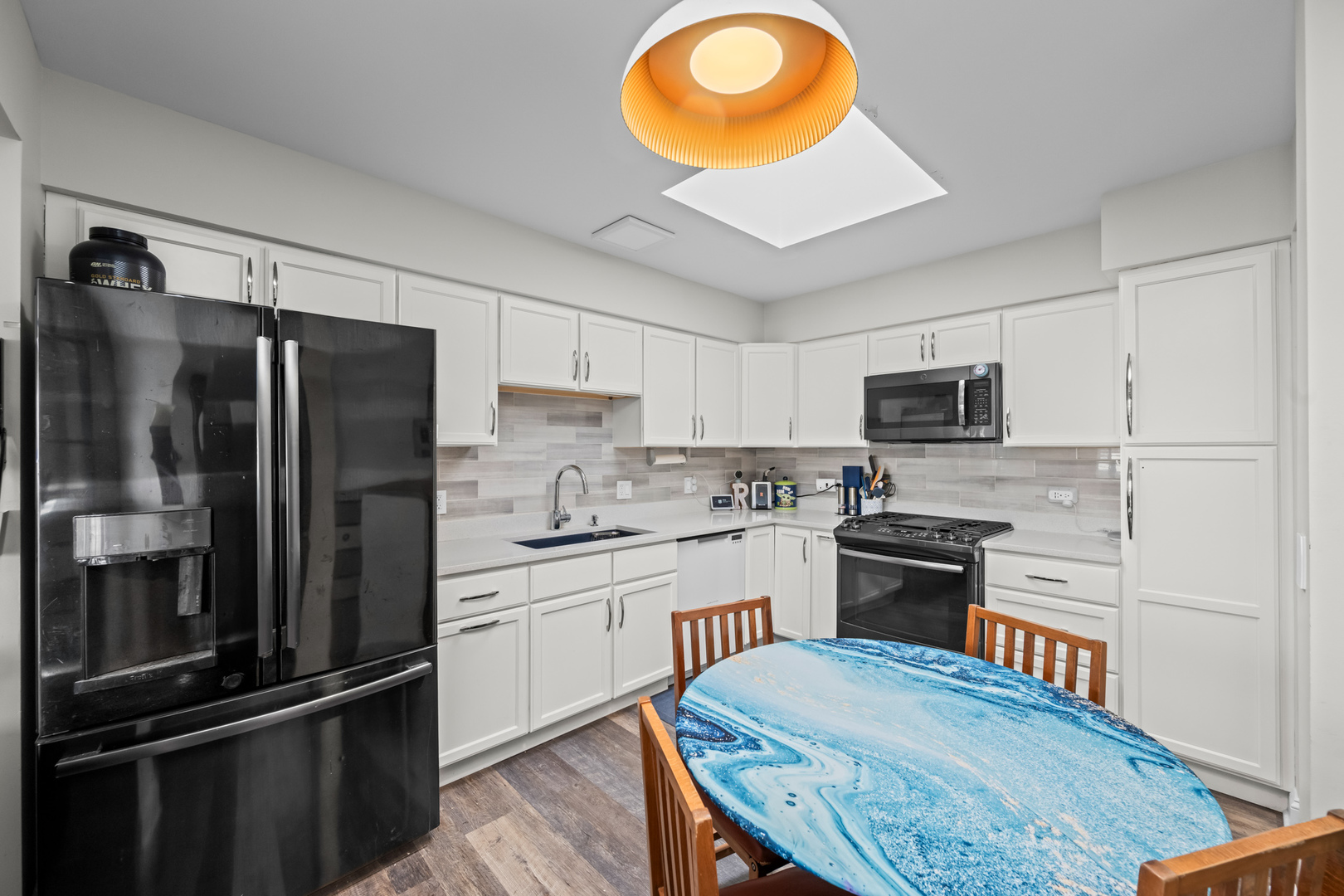 7041 W Touhy Avenue 607