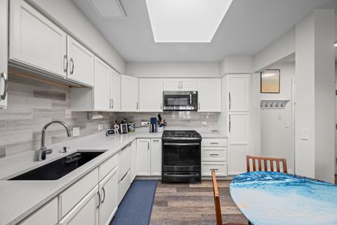 Tiny photo for 7041 W Touhy Avenue #607, Niles, IL 60714 (MLS # 12558994)