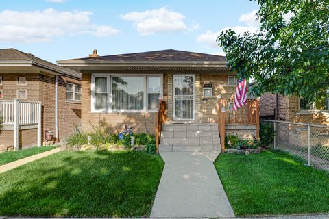 Photo of 10915 S Mackinaw Avenue, Chicago, IL 60617 (MLS # 12473667)