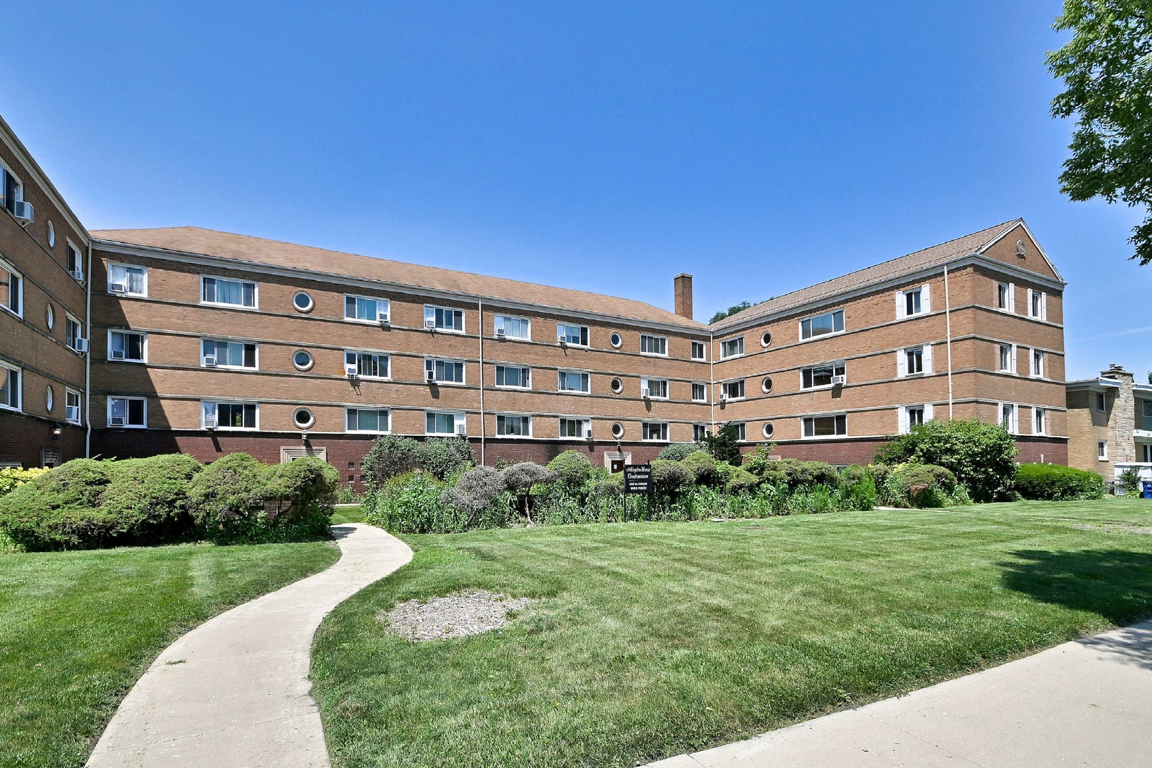 1112 N Harlem Avenue 1