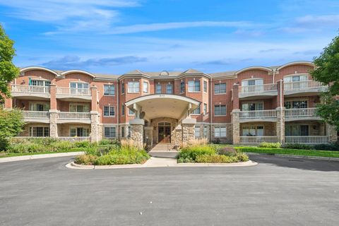 Photo of 940 Augusta Way #309, Highland Park, IL 60035 (MLS # 12488676)