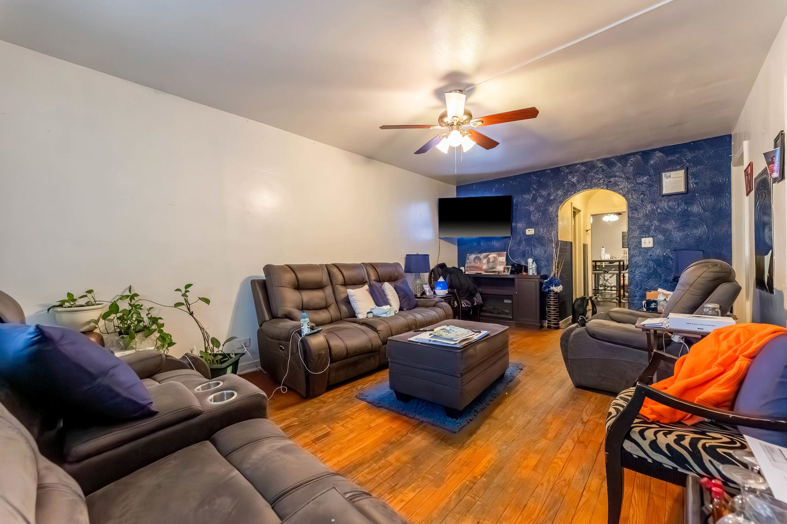 8332 S Kerfoot Avenue