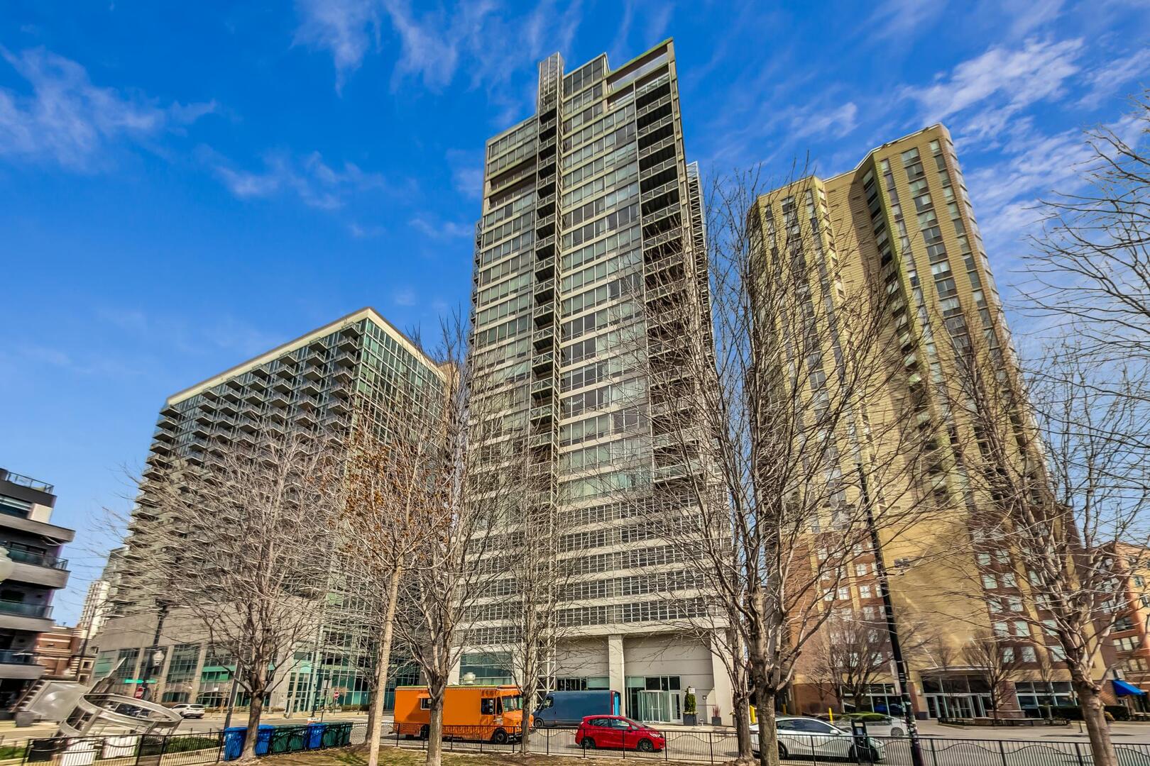 653 N KINGSBURY Street 2102