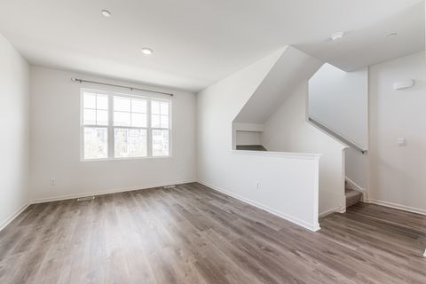 Tiny photo for 2016 Yellowstone Boulevard, Mundelein, IL 60060 (MLS # 12471277)
