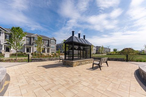 Tiny photo for 2016 Yellowstone Boulevard, Mundelein, IL 60060 (MLS # 12471277)