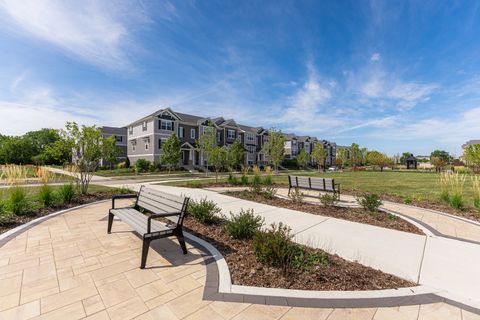 Tiny photo for 2016 Yellowstone Boulevard, Mundelein, IL 60060 (MLS # 12471277)