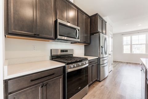 Tiny photo for 2016 Yellowstone Boulevard, Mundelein, IL 60060 (MLS # 12471277)