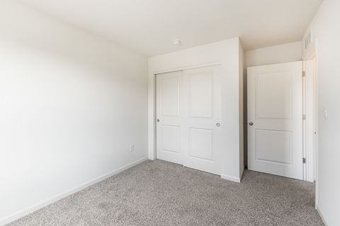 Tiny photo for 2016 Yellowstone Boulevard, Mundelein, IL 60060 (MLS # 12471277)