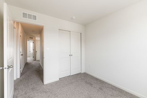 Tiny photo for 2016 Yellowstone Boulevard, Mundelein, IL 60060 (MLS # 12471277)