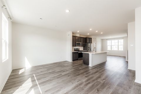 Tiny photo for 2016 Yellowstone Boulevard, Mundelein, IL 60060 (MLS # 12471277)