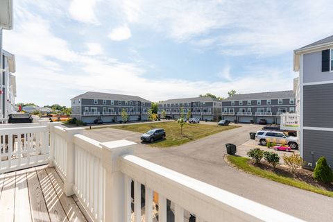 Tiny photo for 2016 Yellowstone Boulevard, Mundelein, IL 60060 (MLS # 12471277)