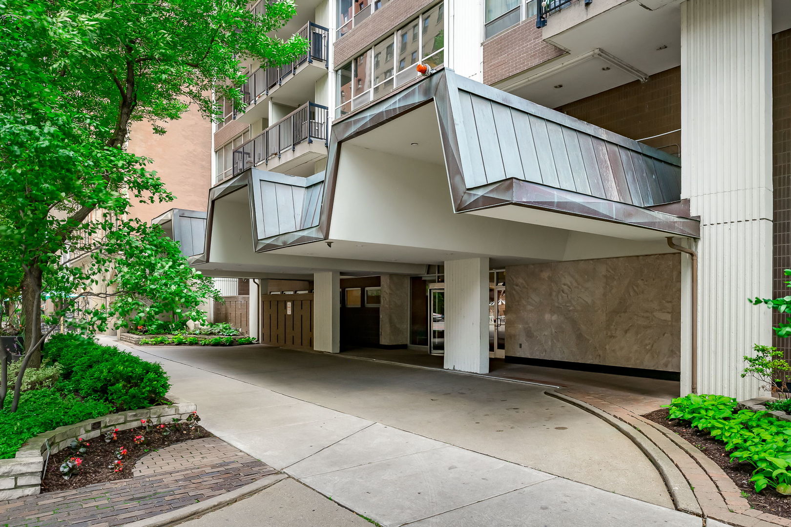 201 E Chestnut Street 21F