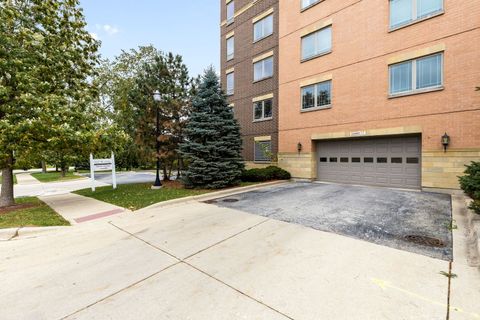 Tiny photo for 77 N Wolf Road #206, Northlake, IL 60164 (MLS # 12488146)