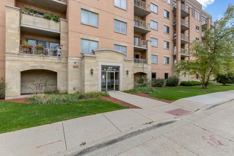 Tiny photo for 77 N Wolf Road #206, Northlake, IL 60164 (MLS # 12488146)