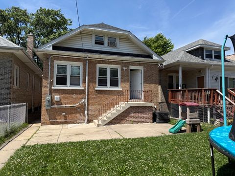 Tiny photo for 2233 Clinton Avenue, Berwyn, IL 60402 (MLS # 12667825)