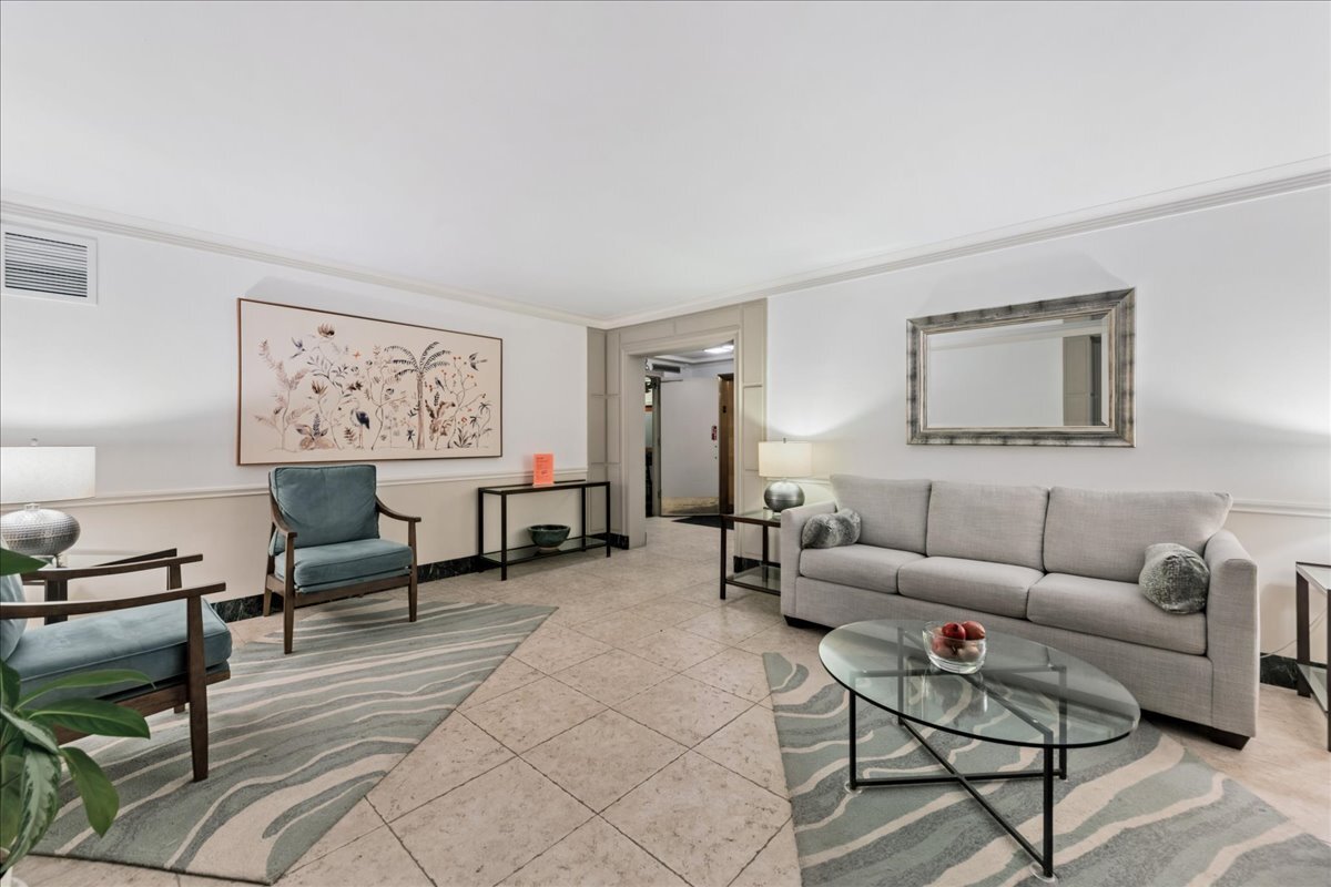 1585 RIDGE Avenue 502