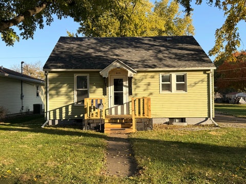 Photo of 615 W Sherman Avenue, Pontiac, IL 61764 (MLS # 12792523)