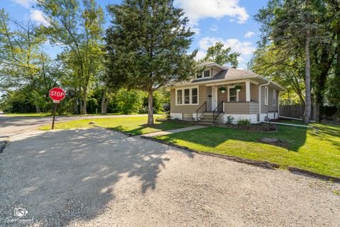 Photo of 601 Cayuga Street, Joliet, IL 60432 (MLS # 12467459)
