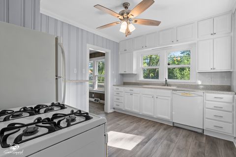 Tiny photo for 601 Cayuga Street, Joliet, IL 60432 (MLS # 12467459)
