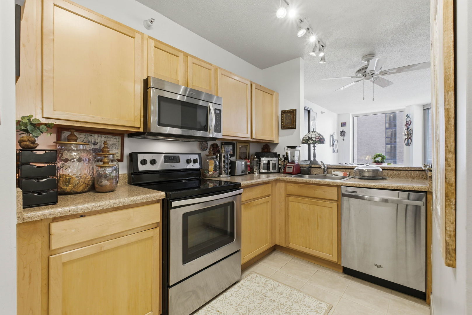 222 N Columbus Drive 608