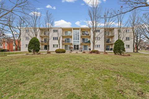 Tiny photo for 1004 E Harding Drive #303, Urbana, IL 61801 (MLS # 12523209)