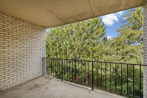 Tiny photo for 1004 E Harding Drive #303, Urbana, IL 61801 (MLS # 12523209)