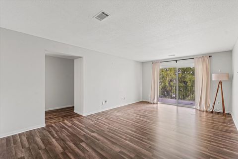 Tiny photo for 1004 E Harding Drive #303, Urbana, IL 61801 (MLS # 12523209)