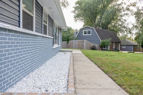 Tiny photo for 139 Memory Lane, Carpentersville, IL 60110 (MLS # 12775719)