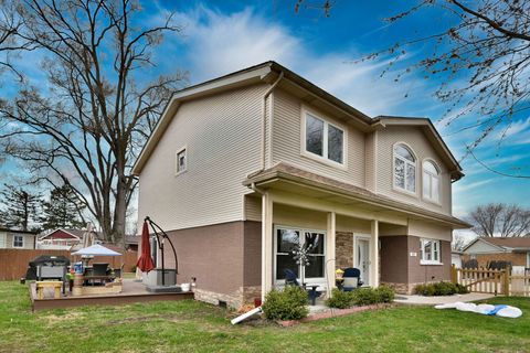Tiny photo for 492 Bernice Court, Wheeling, IL 60090 (MLS # 12453761)