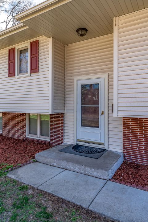 Tiny photo for 817 16th Street, Bettendorf, IA 52722 (MLS # 12611186)