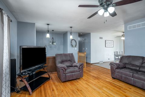 Tiny photo for 817 16th Street, Bettendorf, IA 52722 (MLS # 12611186)