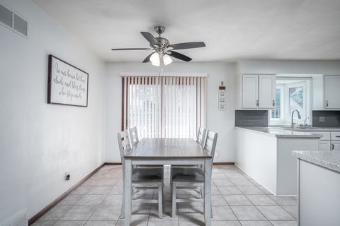 Tiny photo for 817 16th Street, Bettendorf, IA 52722 (MLS # 12611186)