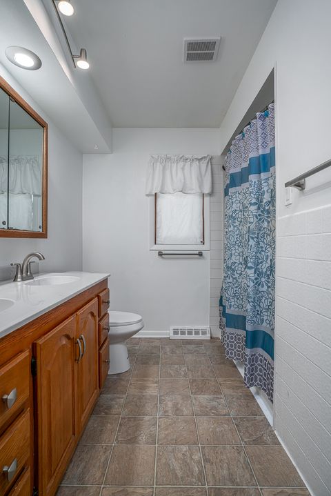 Tiny photo for 817 16th Street, Bettendorf, IA 52722 (MLS # 12611186)