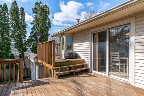 Tiny photo for 817 16th Street, Bettendorf, IA 52722 (MLS # 12611186)