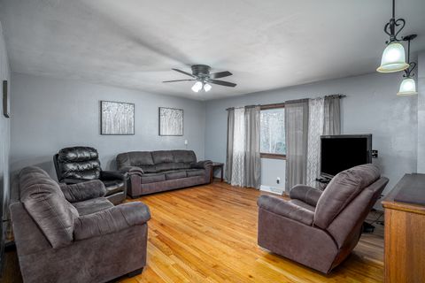 Tiny photo for 817 16th Street, Bettendorf, IA 52722 (MLS # 12611186)