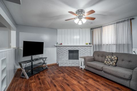 Tiny photo for 817 16th Street, Bettendorf, IA 52722 (MLS # 12611186)