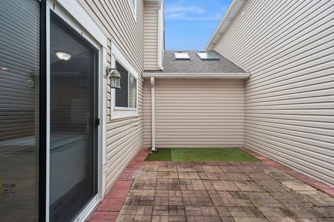 Tiny photo for 445 Le Parc Circle, Buffalo Grove, IL 60089 (MLS # 12640722)