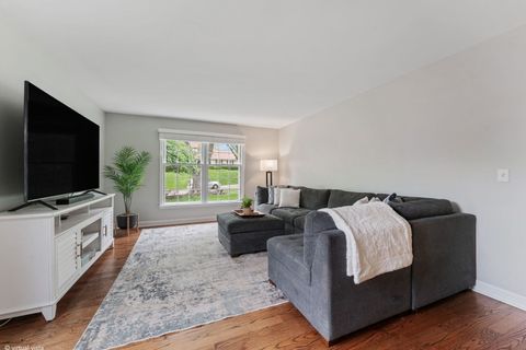 Tiny photo for 635 Oakview Drive, Algonquin, IL 60102 (MLS # 12649214)