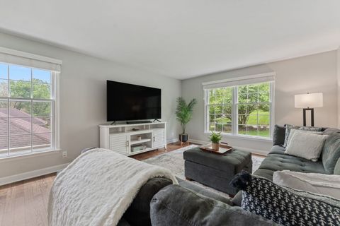 Tiny photo for 635 Oakview Drive, Algonquin, IL 60102 (MLS # 12649214)