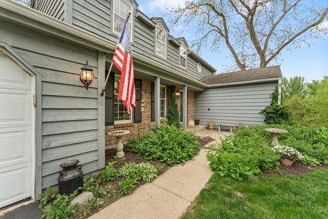 Tiny photo for 635 Oakview Drive, Algonquin, IL 60102 (MLS # 12649214)