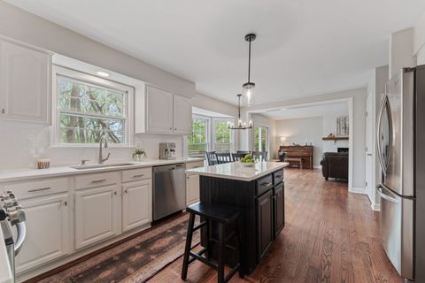 Tiny photo for 635 Oakview Drive, Algonquin, IL 60102 (MLS # 12649214)